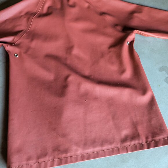 STUTTERHEIM Kid's Stockholm Mini Raincoat, Barn Red, - Picture 16 of 16